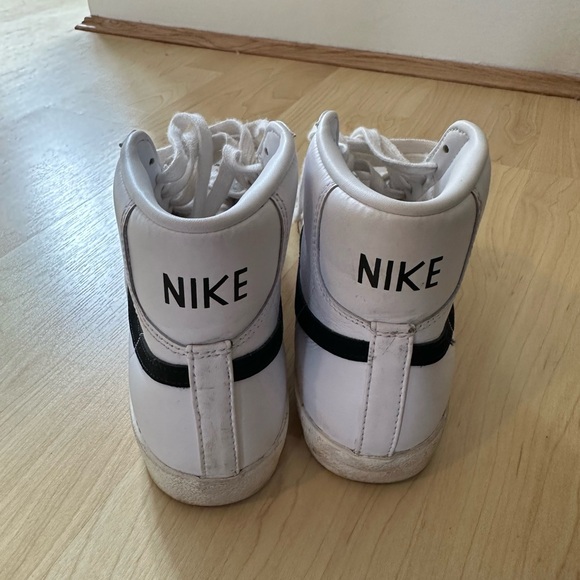 Nike White High-Top blazers Sneakers with Black Swoosh - Picture 3 of 3